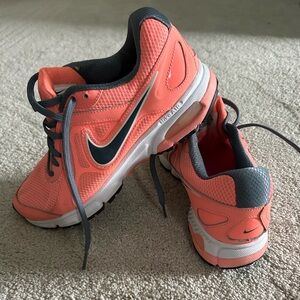 Women’s Nike Air Dictate 2 Coral and Gray Sneakers Size 7.5
